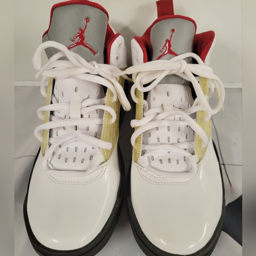 Nike Air Jordan Maxin 200 White Red Black Basketball Shoes With Box, 6 Youth - Picture 1 of 9